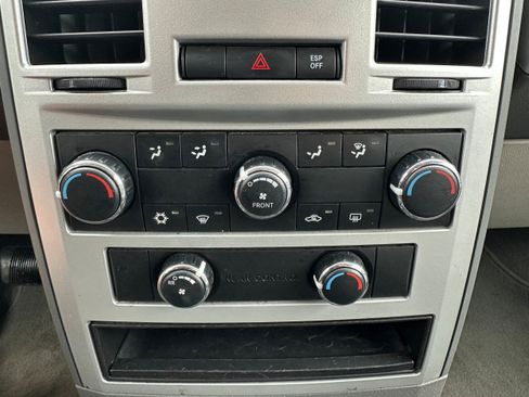 Used 2010 Chrysler Town & Country Touring FWD image 16