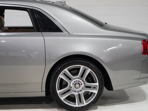 Used 2015 Rolls-Royce Ghost RWD image 33