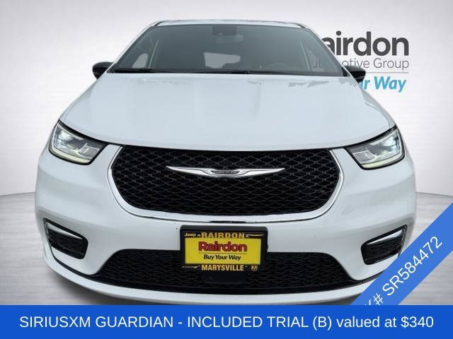 Used 2025 Chrysler Pacifica Select FWD image 2