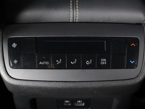 Used 2023 Nissan Pathfinder SL w/ Black Appearance Package AWD/4WD image 54