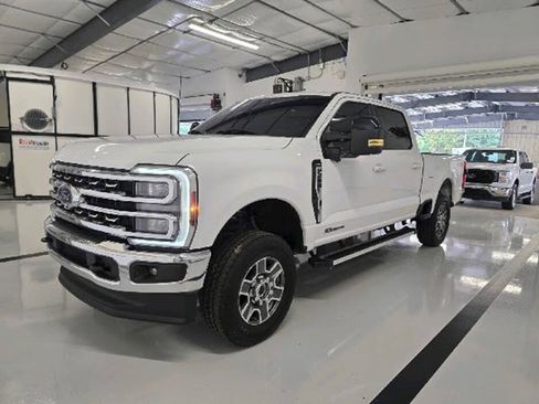 Used 2024 Ford F250 Lariat w/ FX4 Off-Road Package AWD/4WD image 4