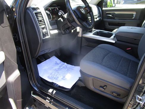 Used 2017 RAM 1500 SLT AWD/4WD image 16