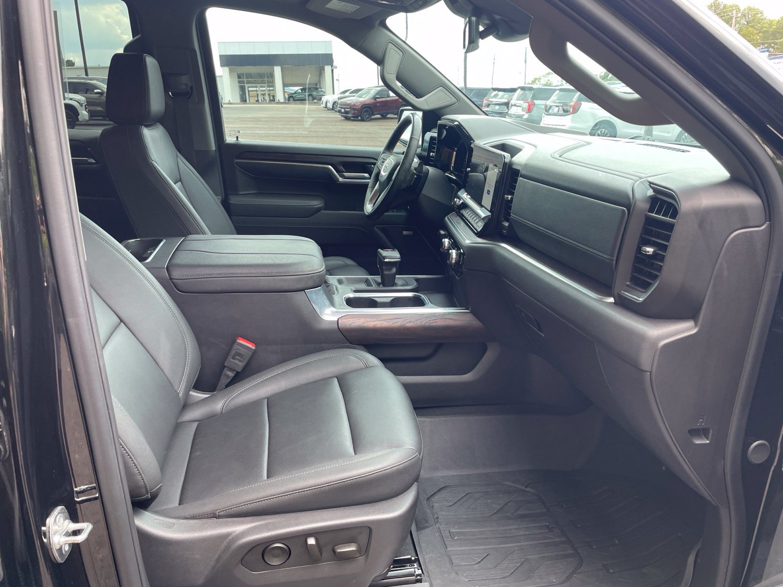 Used 2025 GMC Sierra 1500 SLT AWD/4WD image 36