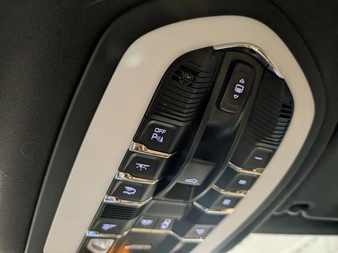 Certified 2018 Porsche Macan Sport Edition image 47