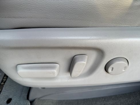 Used 2012 Toyota Sienna XLE image 17