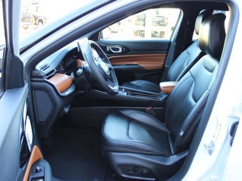 Used 2024 Jeep Compass Limited AWD/4WD image 10
