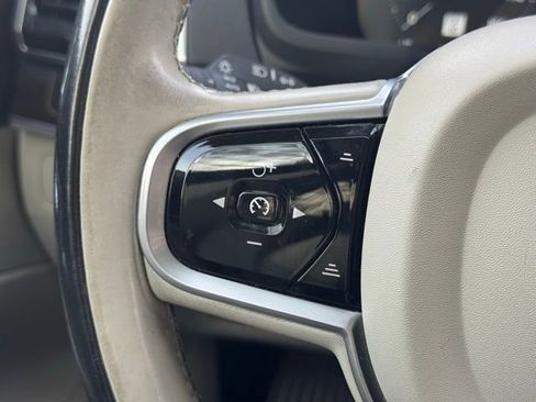 Used 2017 Volvo XC90 T6 Momentum w/ Vision Package image 10