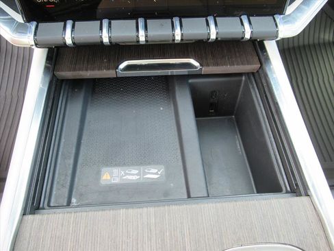 Used 2025 GMC Acadia Denali w/ Super Cruise Package image 28