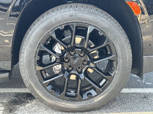 Used 2022 Chevrolet Suburban RST w/ Luxury Package RWD image 13