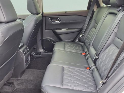 Used 2023 Nissan Rogue Platinum w/ Platinum Premium Package FWD image 11