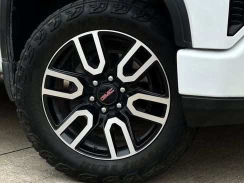 Used 2023 GMC Sierra 1500 AT4 w/ AT4 Premium Package AWD/4WD image 11