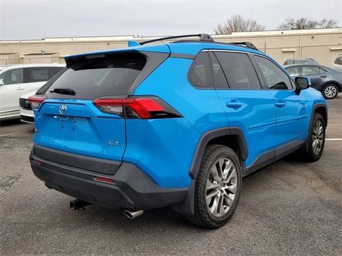 Used 2021 Toyota RAV4 XLE Premium image 5