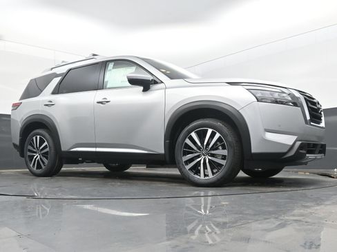 New 2025 Nissan Pathfinder Platinum image 23