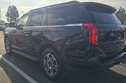 Used 2025 Ford Expedition Active AWD/4WD image 4