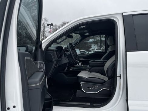 Used 2023 Ford F150 Lightning Platinum image 19