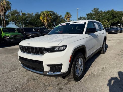 Certified 2025 Jeep Grand Cherokee L Laredo RWD image 2