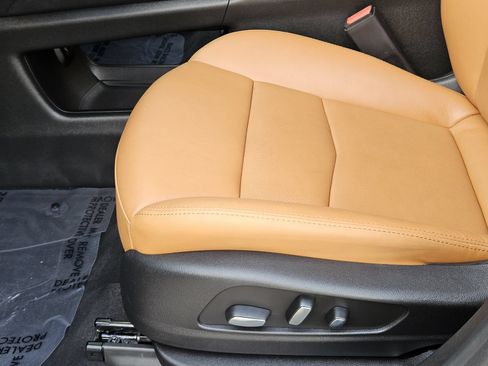 Certified 2025 Cadillac XT5 Premium Luxury FWD image 33