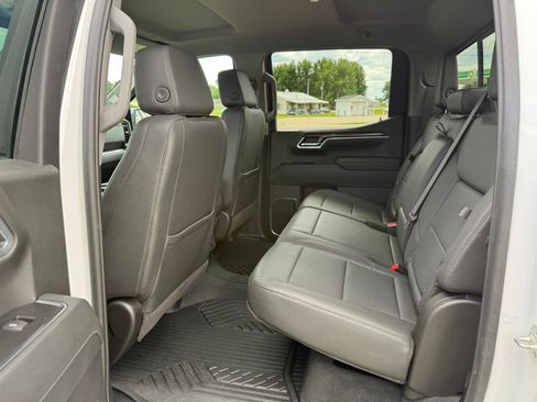 Used 2025 Chevrolet Silverado 1500 LT AWD/4WD image 11