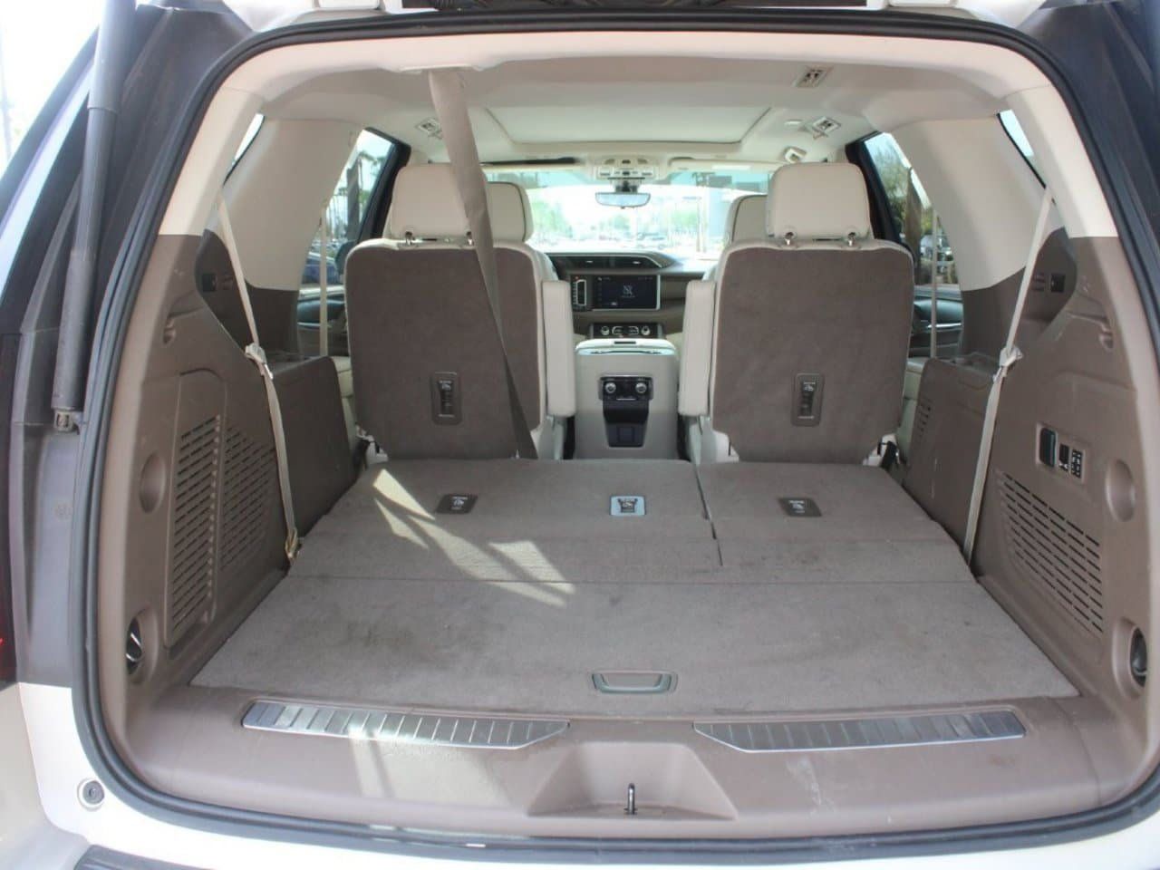 Used 2022 GMC Yukon Denali w/ Denali Premium Package AWD/4WD image 6