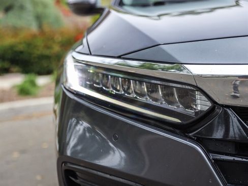 Used 2018 Honda Accord Touring image 11