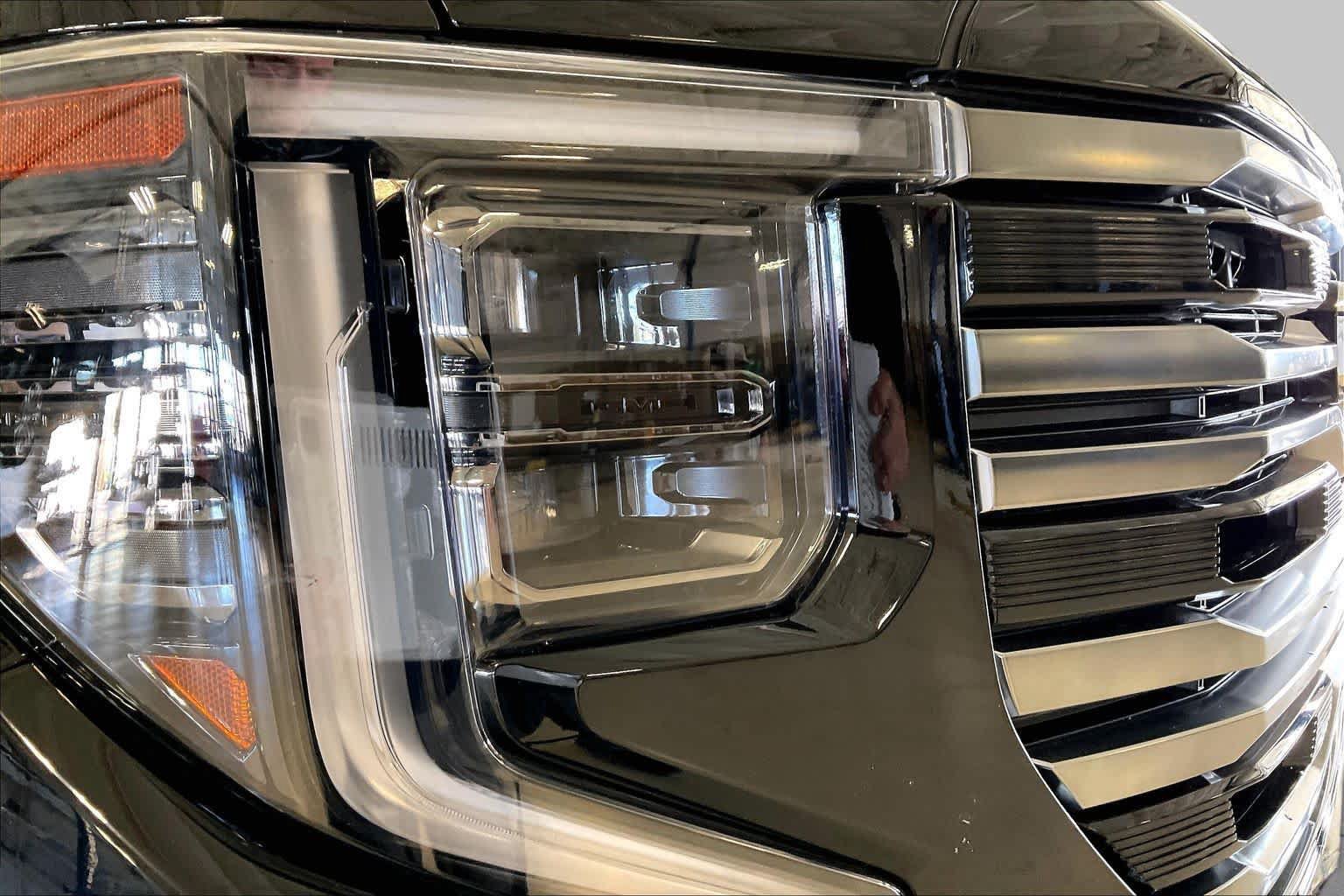 Used 2025 GMC Sierra 1500 AT4 w/ AT4 Premium Package AWD/4WD image 25
