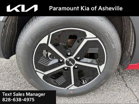 New 2025 Kia Niro EX image 30