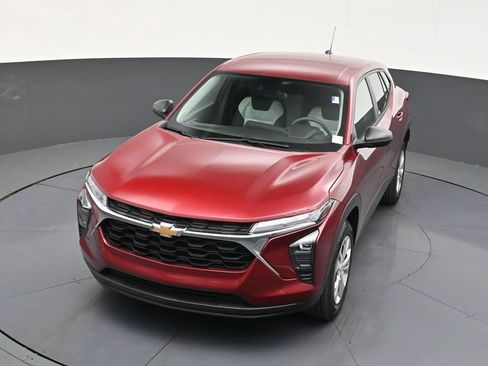Used 2025 Chevrolet Trax LS FWD image 21