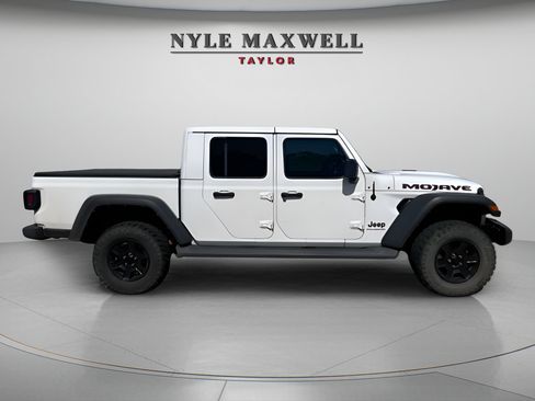 Used 2023 Jeep Gladiator Mojave AWD/4WD image 3