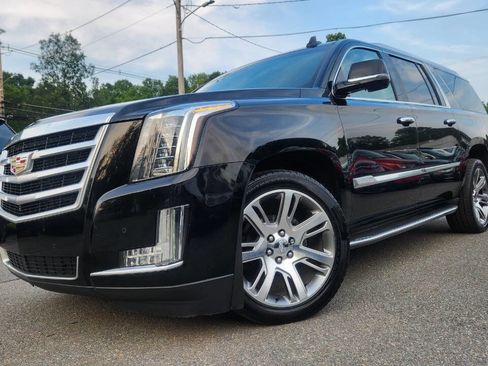 Used 2015 Cadillac Escalade ESV Luxury image 2