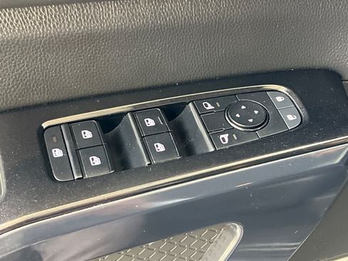 Used 2022 Nissan Pathfinder SV AWD/4WD image 14