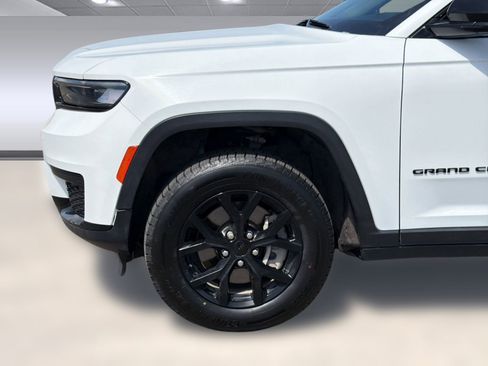 Used 2024 Jeep Grand Cherokee L Laredo AWD/4WD image 12