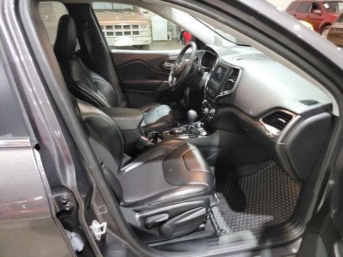 Used 2019 Jeep Cherokee Latitude Plus w/ Cold Weather Group image 33