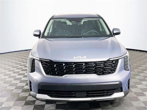 Used 2025 Kia Sorento LX image 3