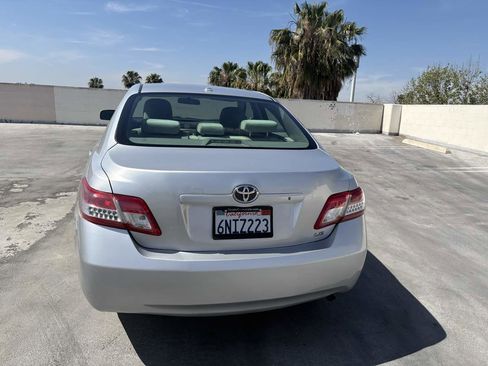Used 2011 Toyota Camry LE image 10