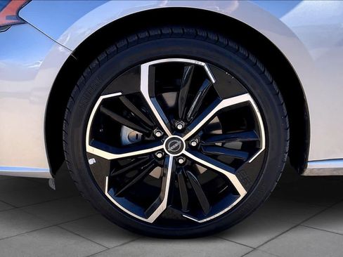 Used 2024 Nissan Altima 2.5 SR image 9