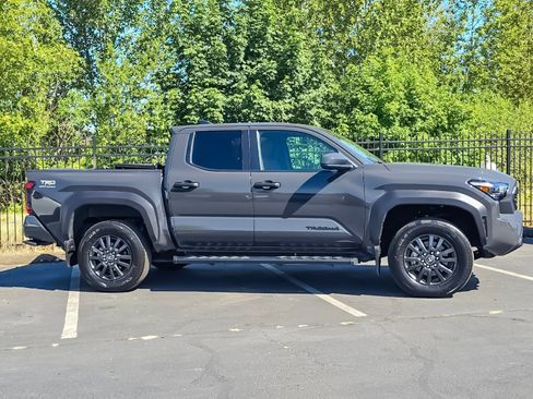 Used 2025 Toyota Tacoma TRD Off-Road AWD/4WD image 2