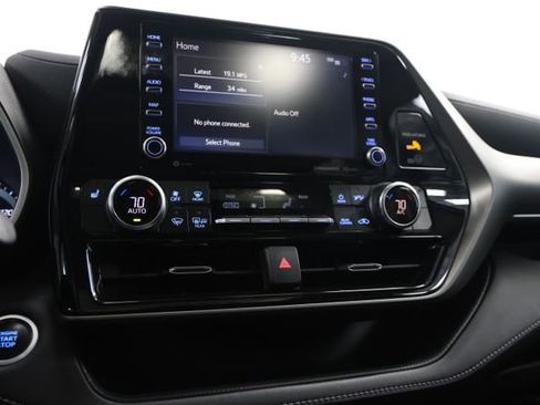 Used 2021 Toyota Highlander XLE AWD/4WD image 26