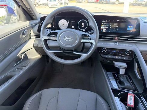 Used 2025 Hyundai Elantra SEL FWD image 22