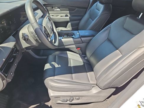 Certified 2025 Nissan Murano SV FWD image 13
