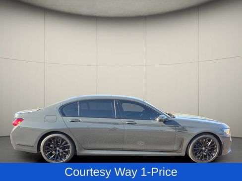 Used 2021 BMW 740i w/ M Sport Package RWD image 11