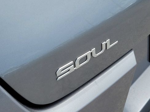 Used 2025 Kia Soul LX w/ LX Technology Package FWD image 5