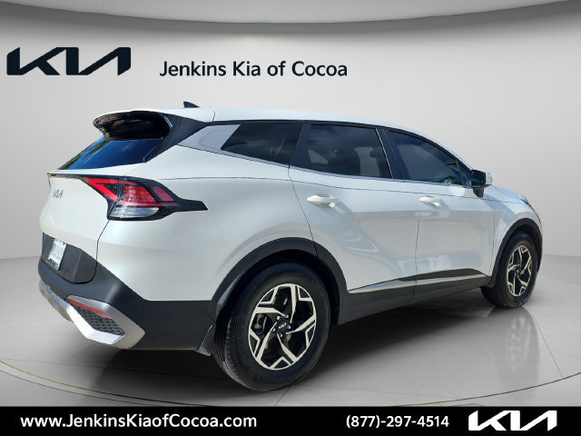 Used 2025 Kia Sportage LX FWD image 3