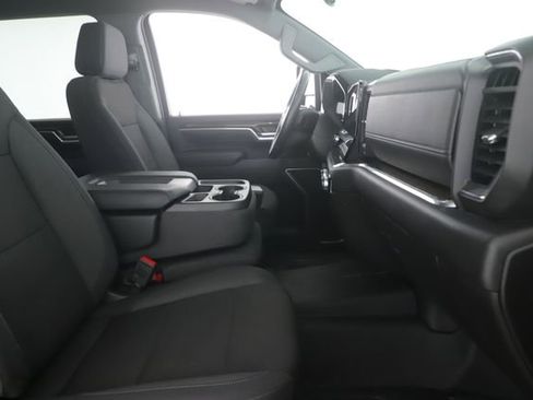 Used 2025 GMC Sierra 2500 SLE image 30