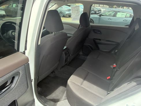 Used 2023 Nissan Rogue S FWD image 9