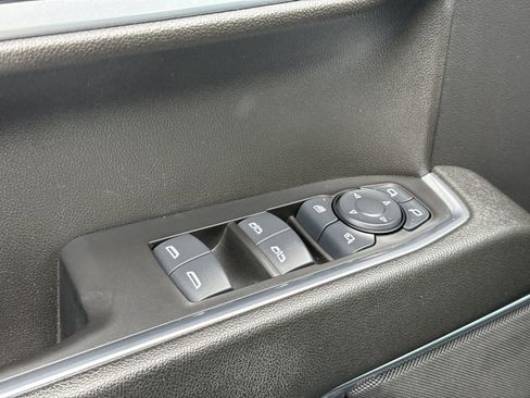 Used 2025 GMC Sierra 1500 SLT AWD/4WD image 19