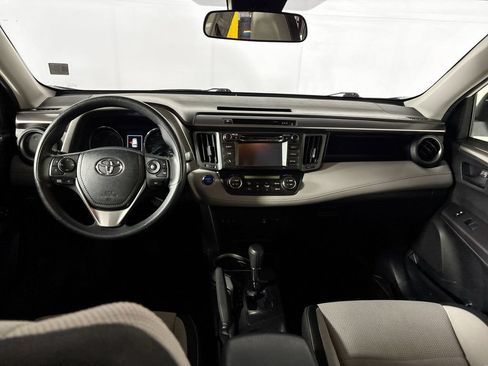 Used 2018 Toyota RAV4 LE AWD/4WD image 12