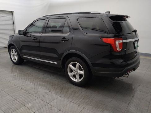 Used 2018 Ford Explorer XLT FWD image 3