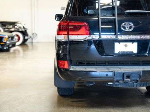 Used 2019 Toyota Land Cruiser image 37