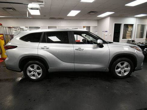 Certified 2025 Toyota Highlander LE image 8