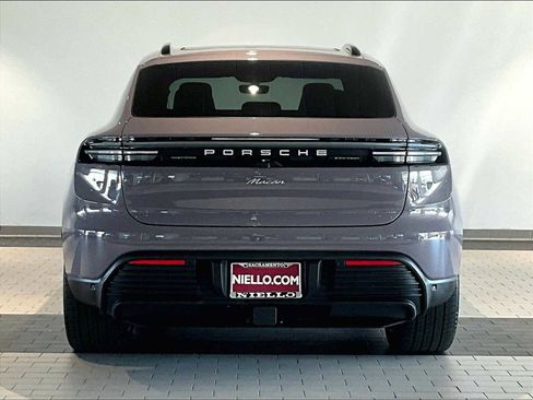 Used 2025 Porsche Macan Electric image 9